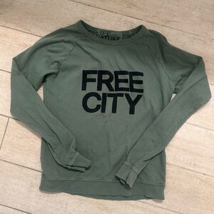 Freecity longsleeve crewneck GUC|EUC